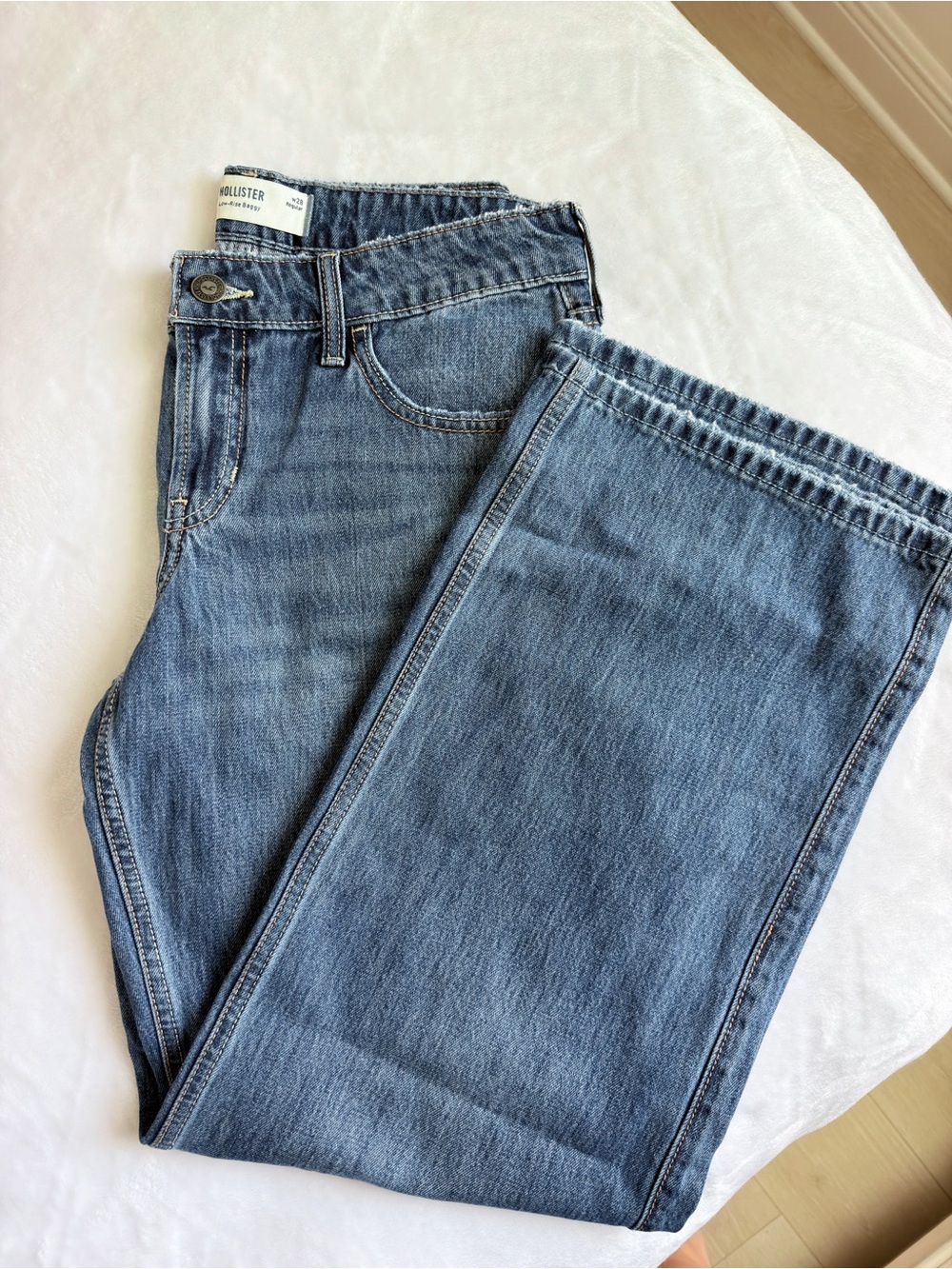 Hollister Women's Low Rise Baggy Medium Blue Denim Jeans